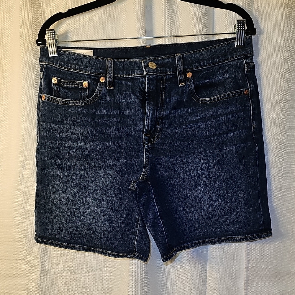 GAP Jean Shorts 5" Mid-Rise Size 8